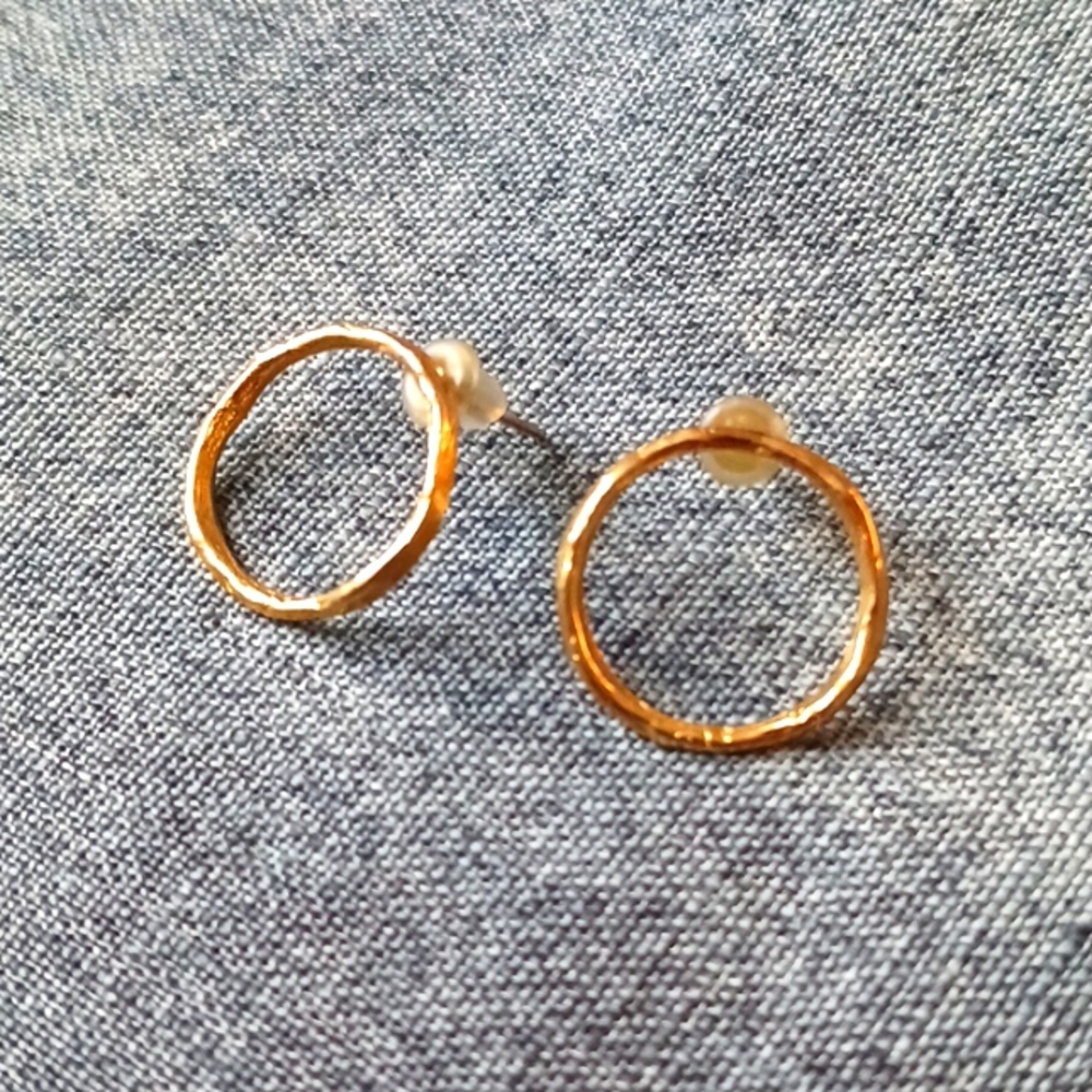 Gold tone circle earrings